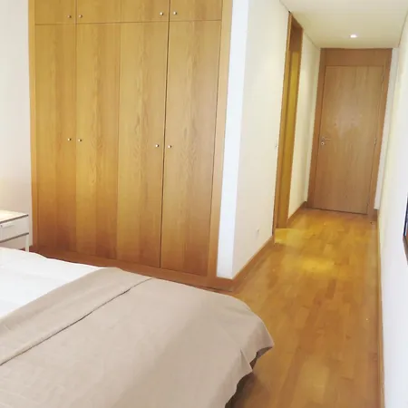 Charming - 2 Bedrooms & Garage * リスボン