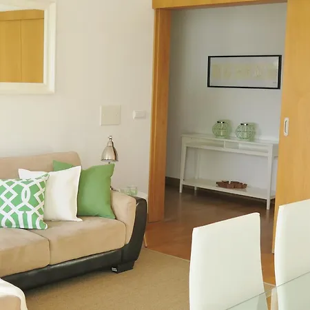 Charming - 2 Bedrooms & Garage アパート リスボン